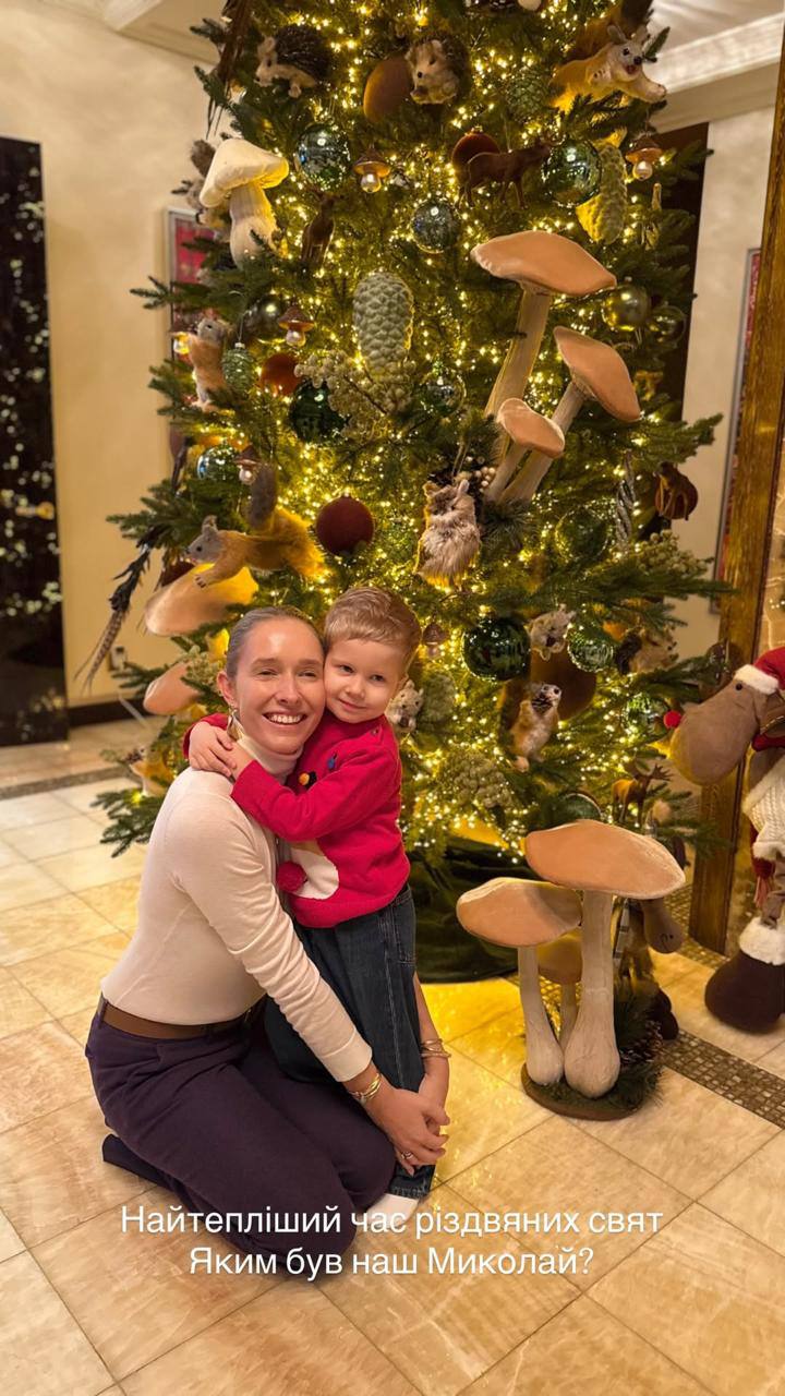 Як Осадча, Тарабарова та інші українські зірки прикрасили свої ялинки до Різдва та Нового року